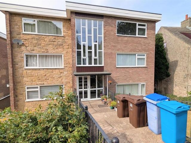 2 bedroom flat for sale