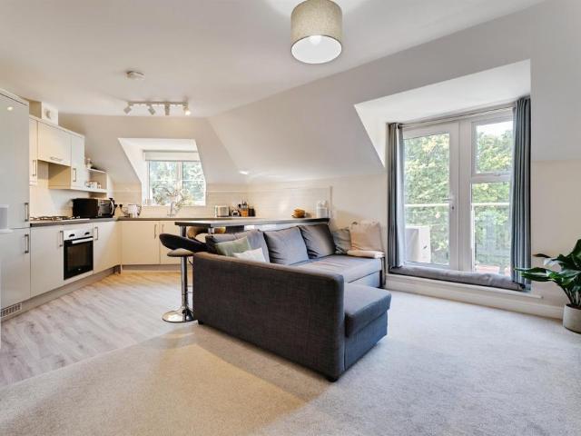 2 bedroom flat for sale