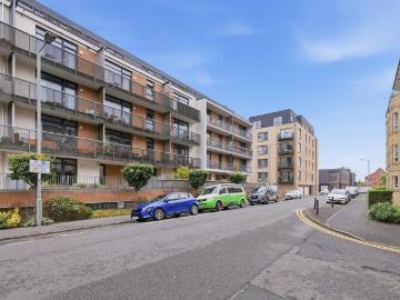 2 bedroom flat for sale