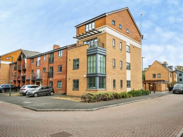 2 bedroom flat for sale