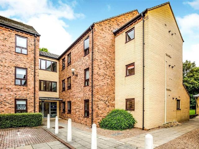 2 bedroom flat for sale