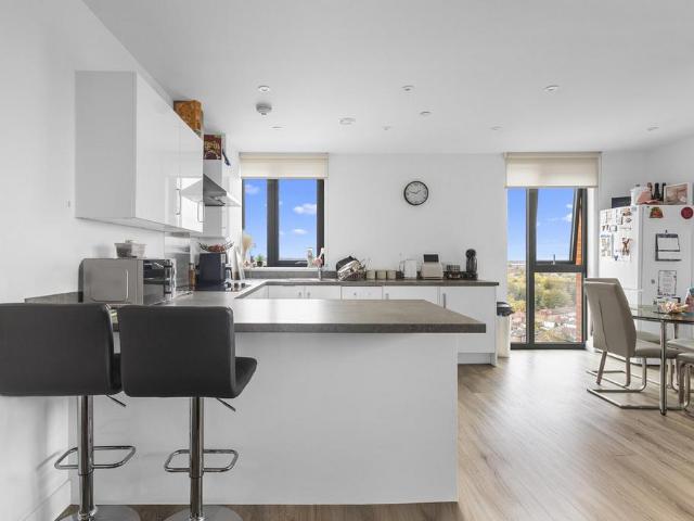 2 bedroom flat for sale