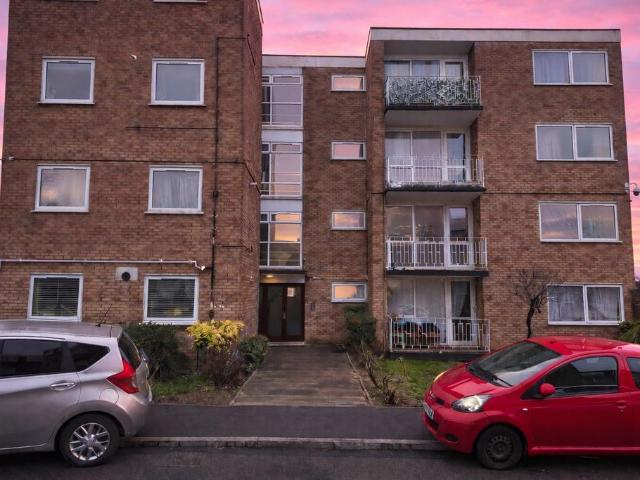 2 bedroom flat for sale