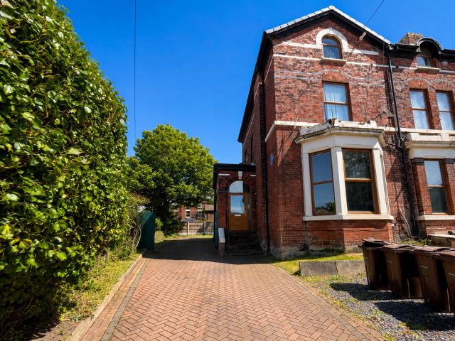 2 bedroom flat for sale