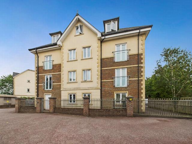 2 bedroom flat for sale