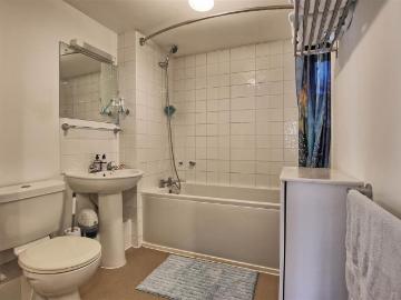 2 bedroom flat for sale