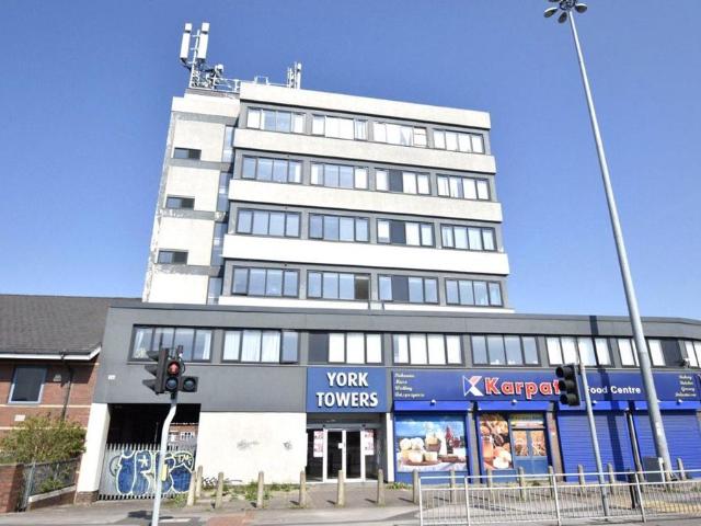 2 bedroom flat for sale