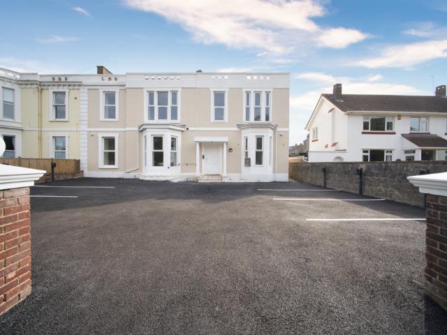 2 bedroom flat for sale
