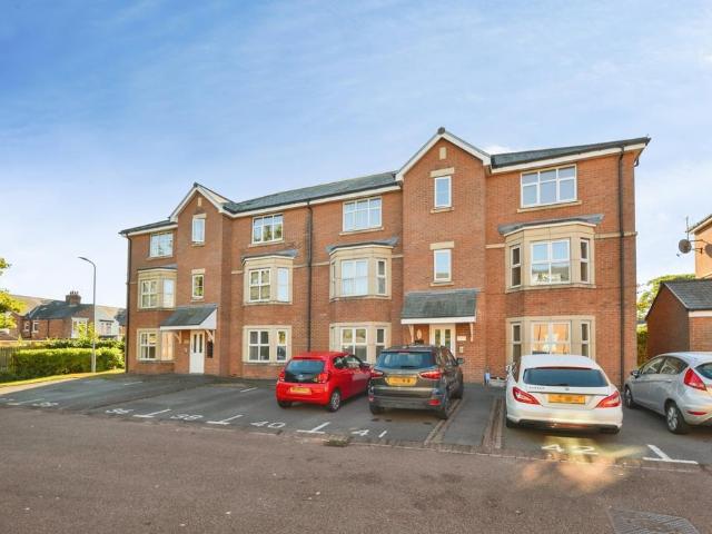 2 bedroom flat for sale