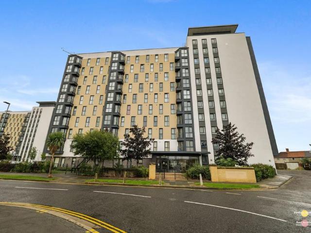 2 bedroom flat for sale