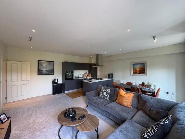2 bedroom flat for sale