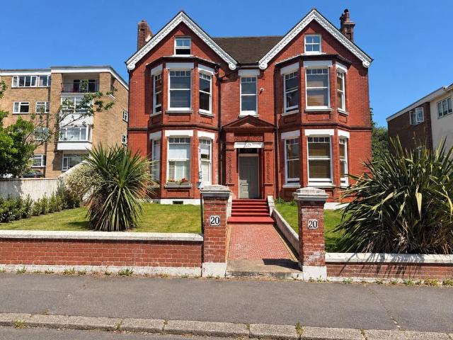 2 bedroom flat for sale