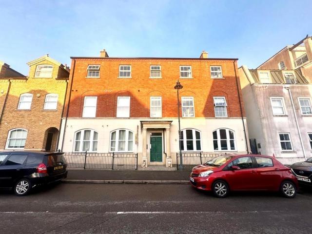 2 bedroom flat for sale