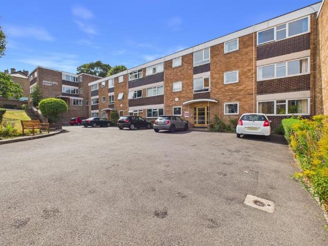 2 bedroom flat for sale