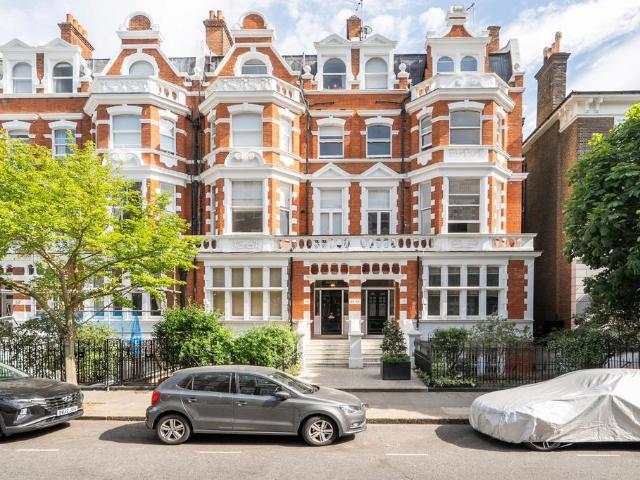 2 bedroom flat for sale