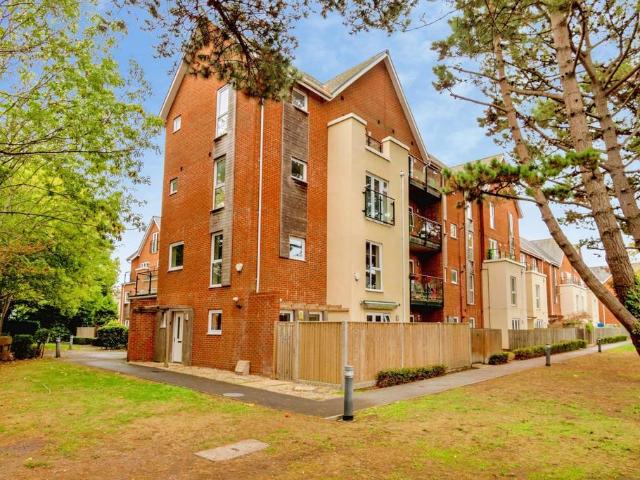 2 bedroom flat for sale