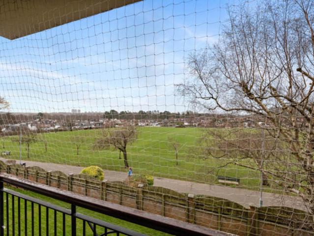 2 bedroom flat for sale in 13 Kessington Square, Bearsden, G61 2QQ, G61