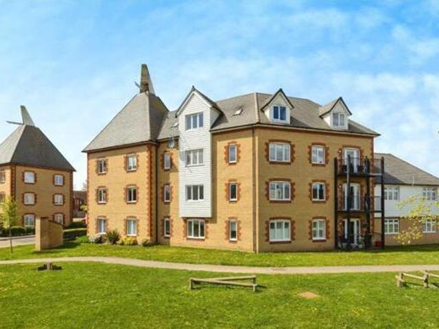 2 Bedroom Flat For Sale In Tonbridge, Kent