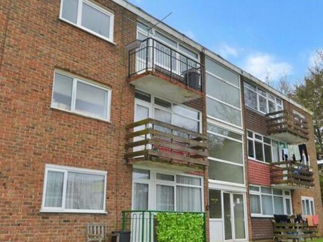 2 Bedroom Flat For Sale In Wainscott, Rochester