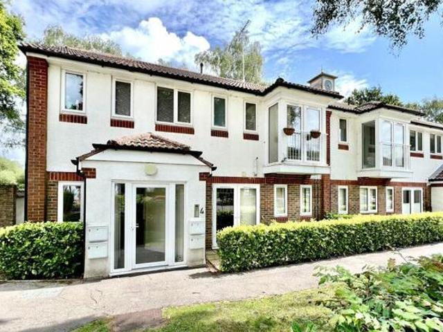 2 Bedroom Flat For Sale In Waterlooville, Hampshire