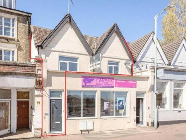 2 Bedroom Flat For Sale In Watford, Hertfordshire