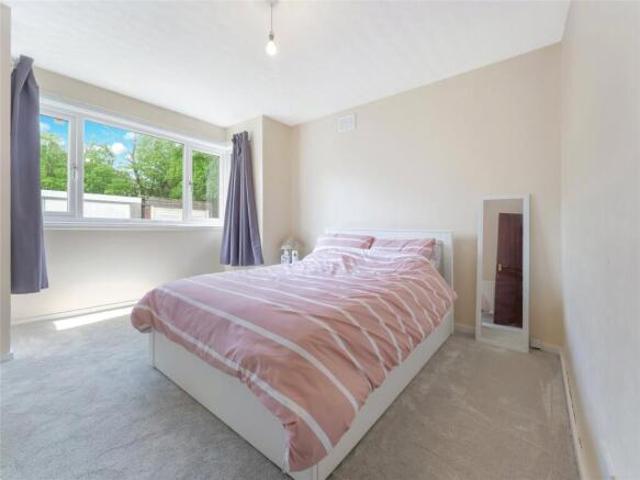 2 bedroom flat for sale in Westbourne Crescent, Bearsden, Glasgow, East Dunbartonshire, G61