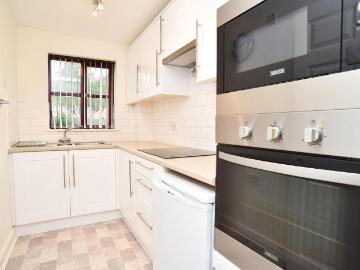 Northern Ireland - Garden, Equipped kitchen