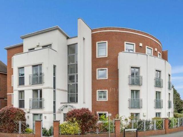 2 Bedroom Flat For Sale In Weybridge, Surrey