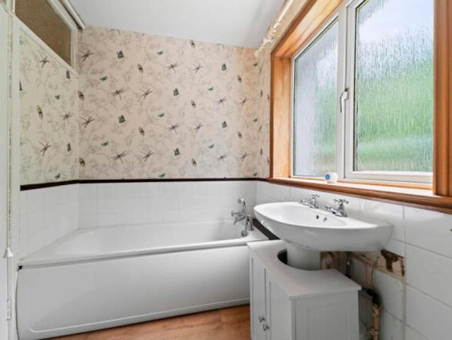 2 bedroom flat for sale in Woodfarm Road, Thornliebank, Glasgow, East Renfrewshire, G46