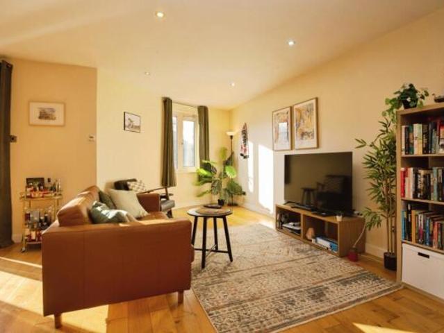 2 bedroom flat for sale in Adventurers Quay, Cardiff Bay, CF10