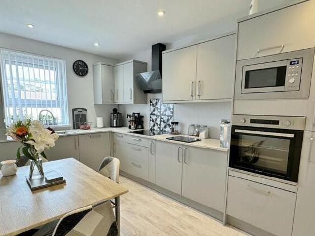 2 Bedroom Flat For Sale In Allaway Avenue