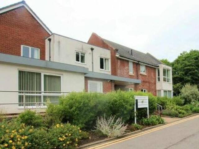 2 Bedroom Flat For Sale In Blackburn, Lancashire