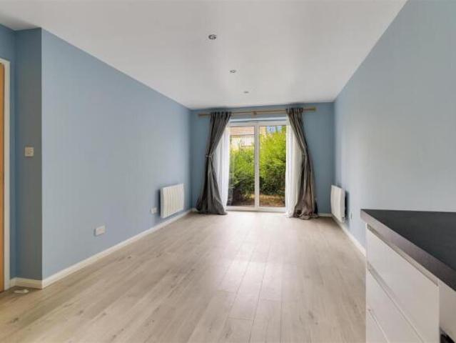 2 bedroom flat for sale in Blackthorn Close, Cambridge, CB4