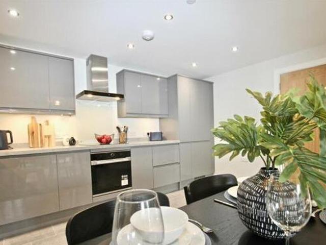 2 Bedroom Flat For Sale In Broadway