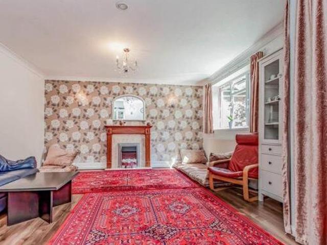 2 Bedroom Flat For Sale In Bushey, Hertfordshire