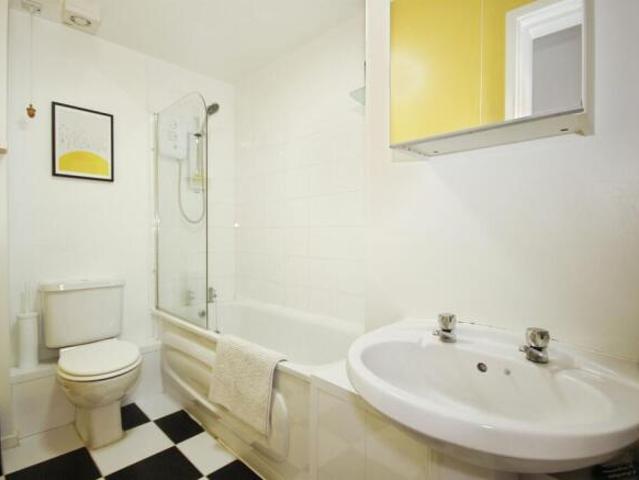 2 bedroom flat for sale in Charlotte Street, Leamington Spa, CV31