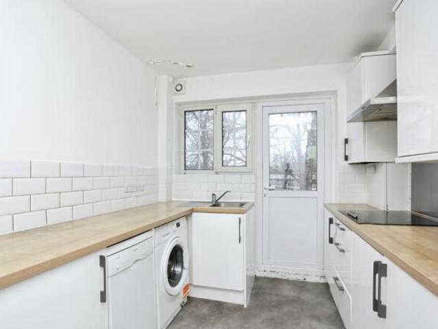 2 bedroom flat for sale in Chinbrook Crescent, LONDON, SE12