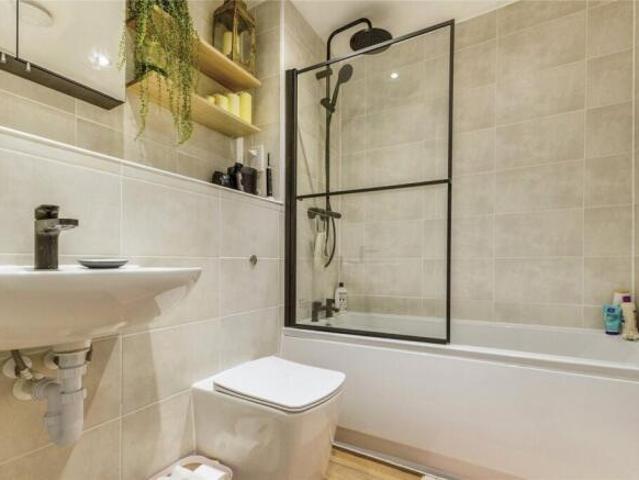 2 bedroom flat for sale in Elmtree Way, Kingswood, Bristol, BS15