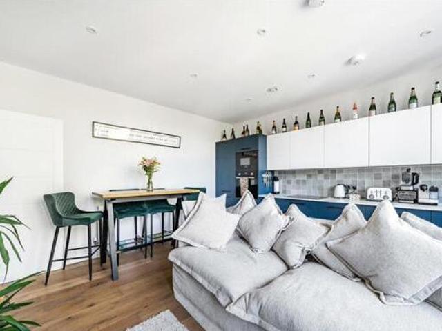 2 Bedroom Flat For Sale In Esher, Surrey