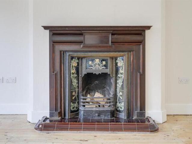 2 bedroom flat for sale in Forest Road West, Nottingham, NG7