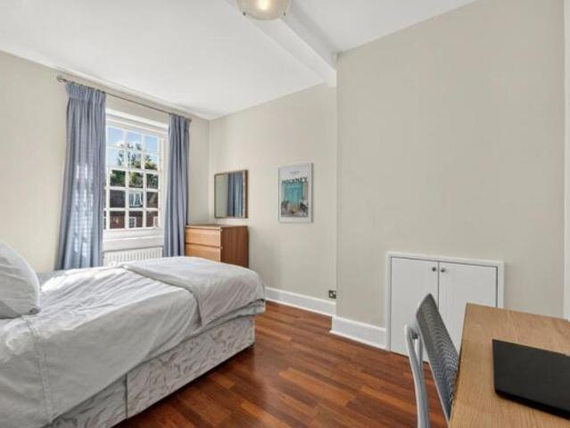 2 bedroom flat for sale in Frognal, Hampstead, NW3