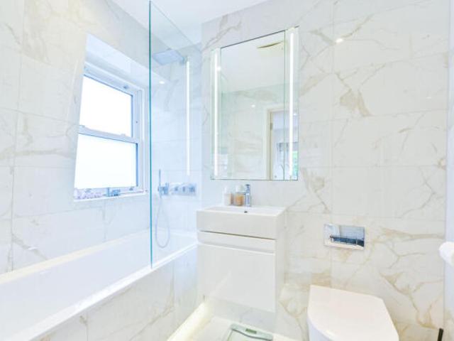 2 bedroom flat for sale in Hermes Street, Islington, London, N1