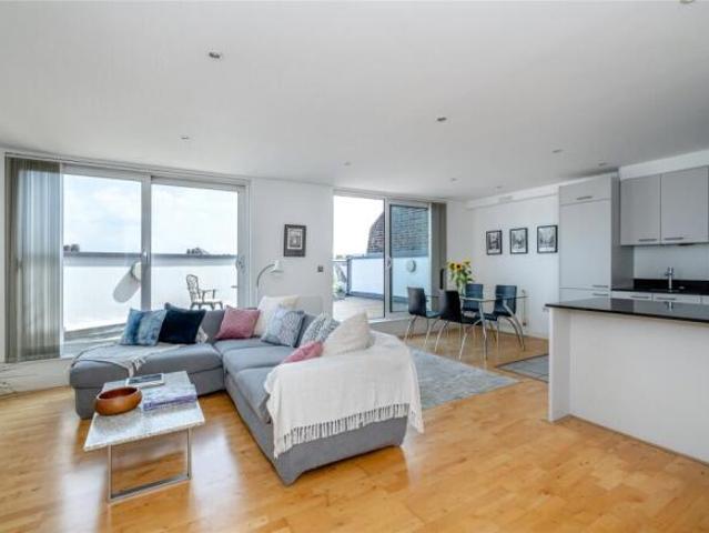 2 bedroom flat for sale in Herne Hill, London, SE24