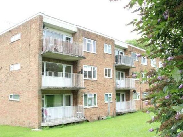 2 Bedroom Flat For Sale In Hungerford, Berkshire