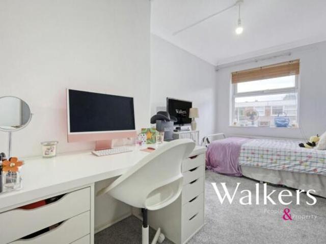 2 bedroom flat for sale in Hutton Road, Shenfield, CM15