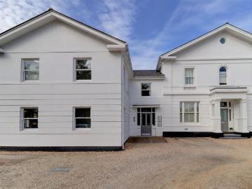 Northern Ireland - Equipped kitchen, Parking