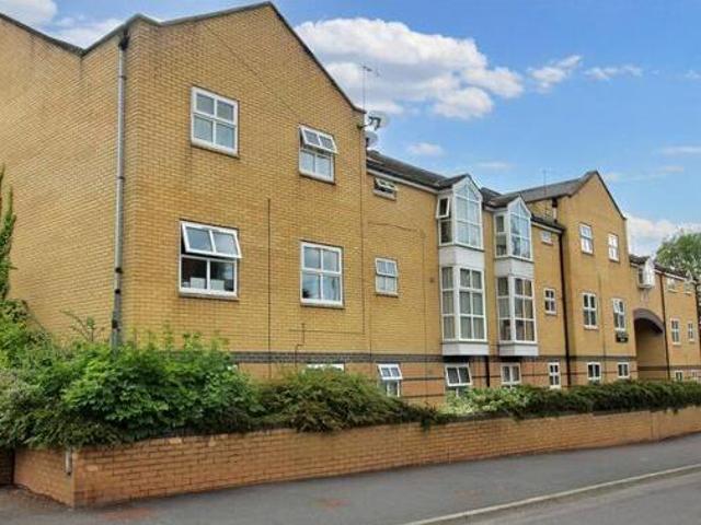 2 Bedroom Flat For Sale In Leeds, West Yorkshire