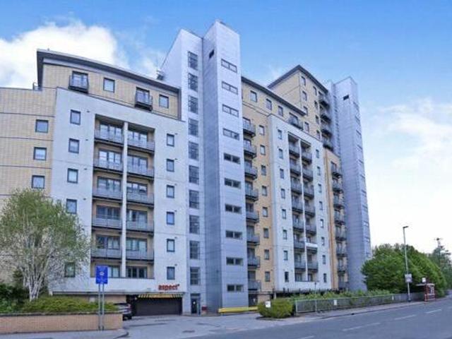 2 Bedroom Flat For Sale In Leeds, West Yorkshire
