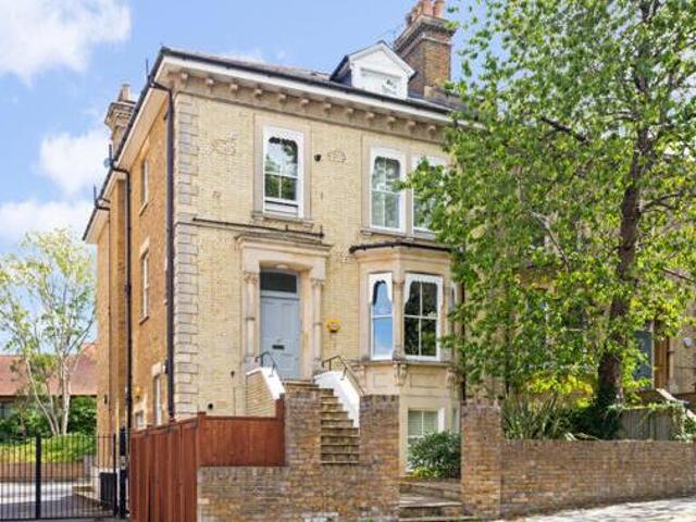 2 Bedroom Flat For Sale In London
