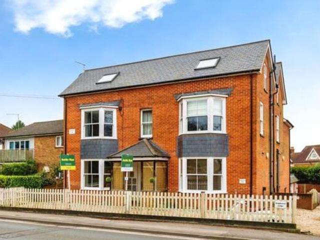 2 Bedroom Flat For Sale In Lyndhurst, Hampshire